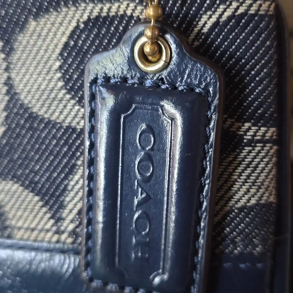 Coach DENIM LEGACY Wristlet With Hangtag And Gold COIN RARE EUC - Picture 6 of 17